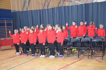 Ślubowanie uczniów pierwszej klasy sportowej w Małkini Górnej (zdjęcia)