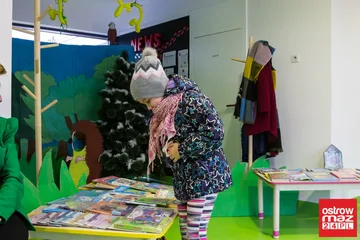 Mobilna biblioteka w przedszkolu "Żółty Słonik" (zdjęcia, wideo)