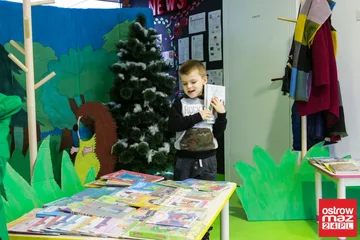 Mobilna biblioteka w przedszkolu "Żółty Słonik" (zdjęcia, wideo)
