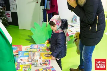Mobilna biblioteka w przedszkolu "Żółty Słonik" (zdjęcia, wideo)