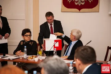 Rewolucja w ostrowskiej radzie miasta (zdjęcia, wideo)