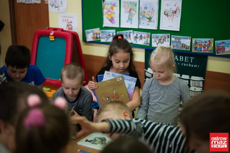 Mobilna biblioteka w ostrowskiej "trójce" (zdjęcia, wideo)