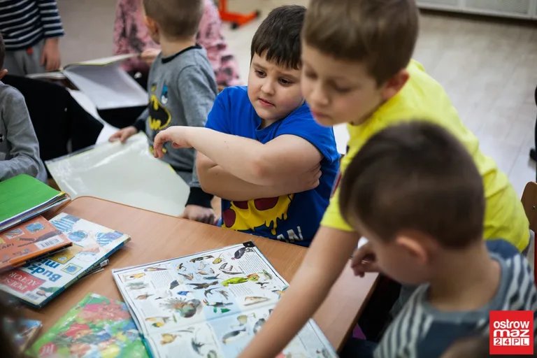 Mobilna biblioteka w ostrowskiej "trójce" (zdjęcia, wideo)