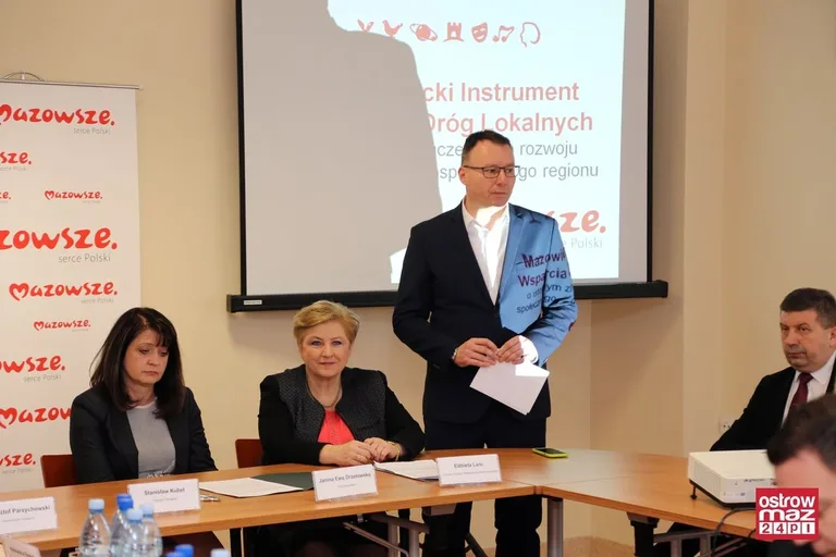 Prawie 2 mln zł dla powiatu ostrowskiego (zdjęcia)