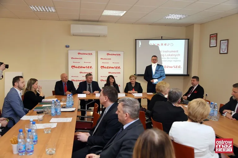 Prawie 2 mln zł dla powiatu ostrowskiego (zdjęcia)