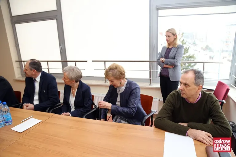 Prawie 2 mln zł dla powiatu ostrowskiego (zdjęcia)