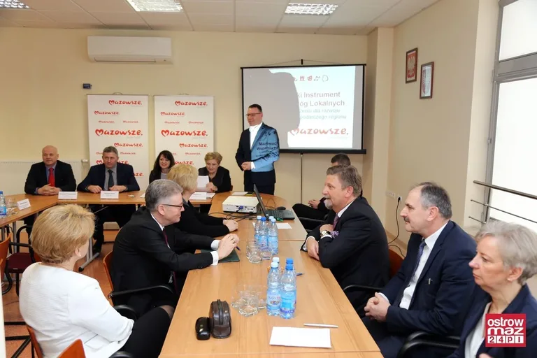 Prawie 2 mln zł dla powiatu ostrowskiego (zdjęcia)
