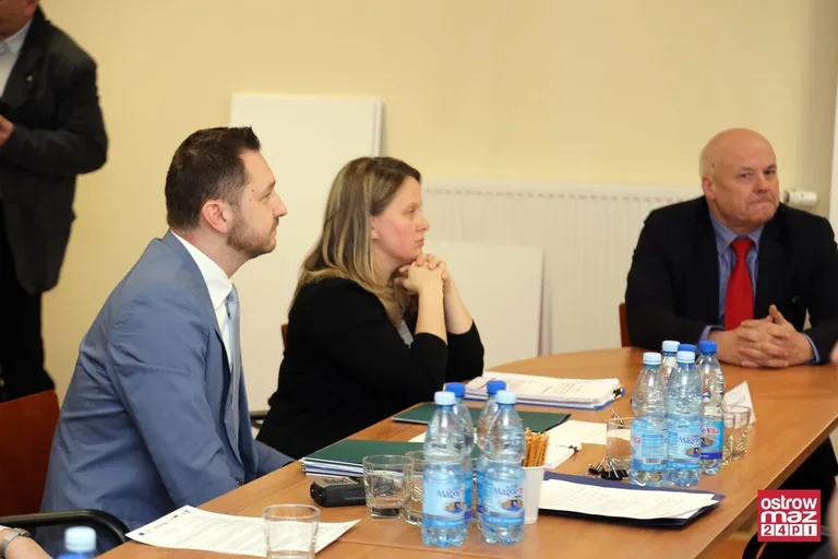 Prawie 2 mln zł dla powiatu ostrowskiego (zdjęcia)