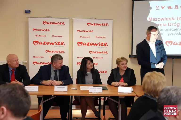 Prawie 2 mln zł dla powiatu ostrowskiego (zdjęcia)