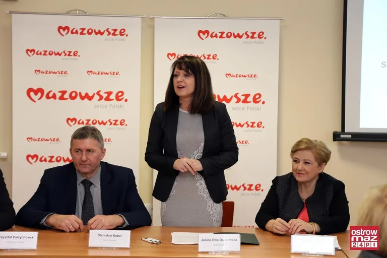 Prawie 2 mln zł dla powiatu ostrowskiego (zdjęcia)