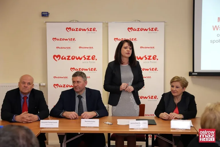 Prawie 2 mln zł dla powiatu ostrowskiego (zdjęcia)
