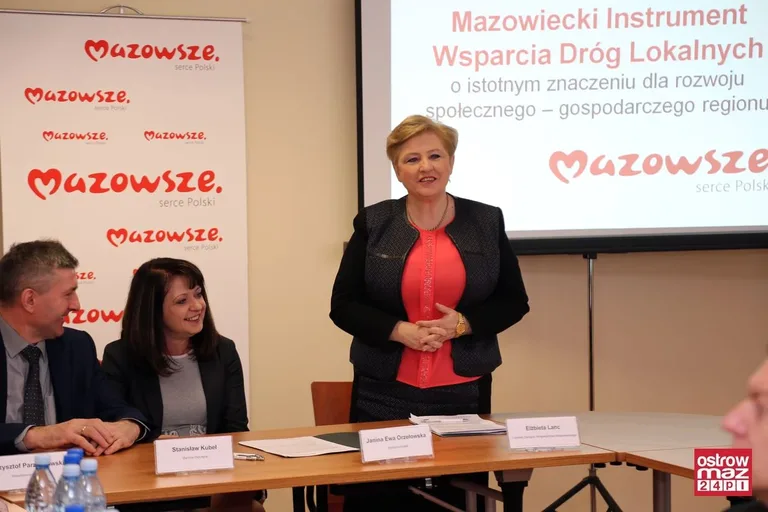 Prawie 2 mln zł dla powiatu ostrowskiego (zdjęcia)