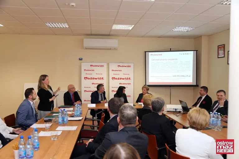 Prawie 2 mln zł dla powiatu ostrowskiego (zdjęcia)