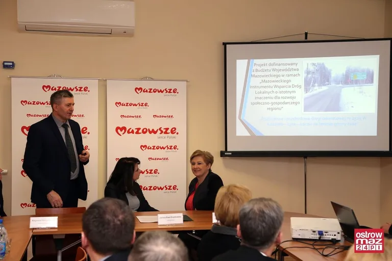 Prawie 2 mln zł dla powiatu ostrowskiego (zdjęcia)