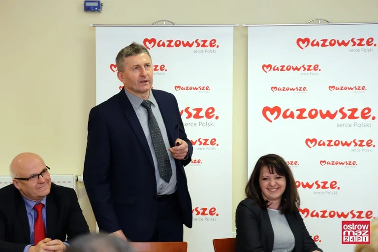 Prawie 2 mln zł dla powiatu ostrowskiego (zdjęcia)