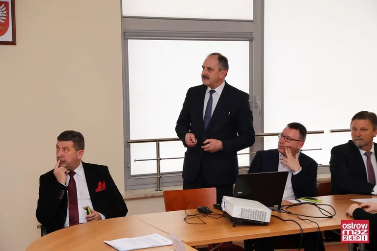 Prawie 2 mln zł dla powiatu ostrowskiego (zdjęcia)