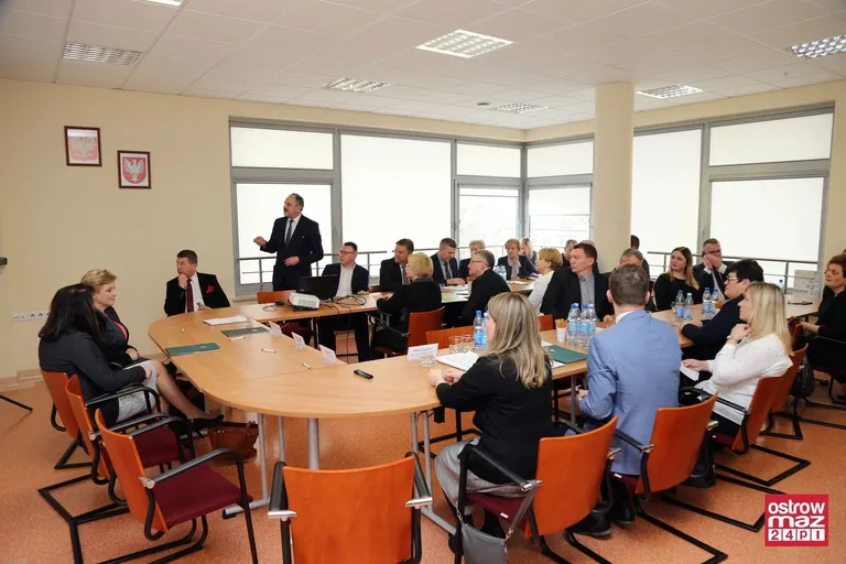 Prawie 2 mln zł dla powiatu ostrowskiego (zdjęcia)