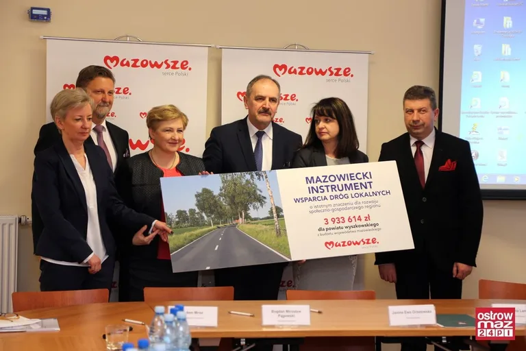 Prawie 2 mln zł dla powiatu ostrowskiego (zdjęcia)