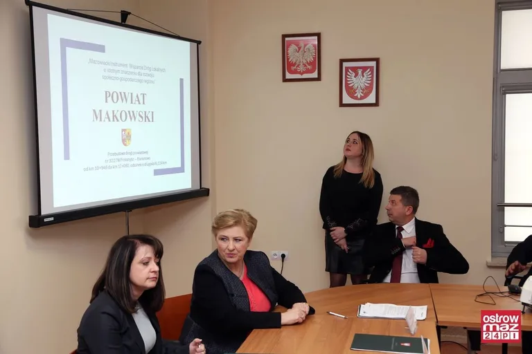 Prawie 2 mln zł dla powiatu ostrowskiego (zdjęcia)