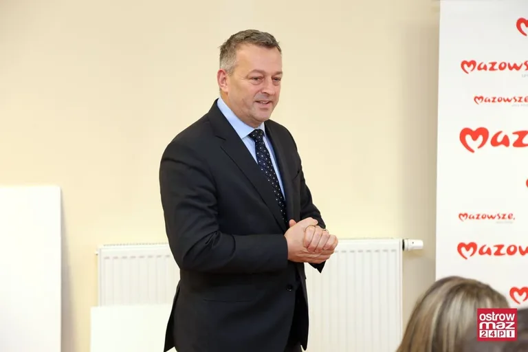 Prawie 2 mln zł dla powiatu ostrowskiego (zdjęcia)