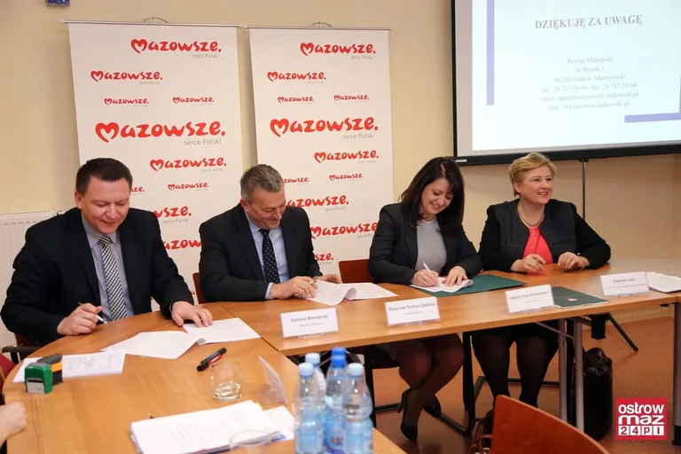 Prawie 2 mln zł dla powiatu ostrowskiego (zdjęcia)