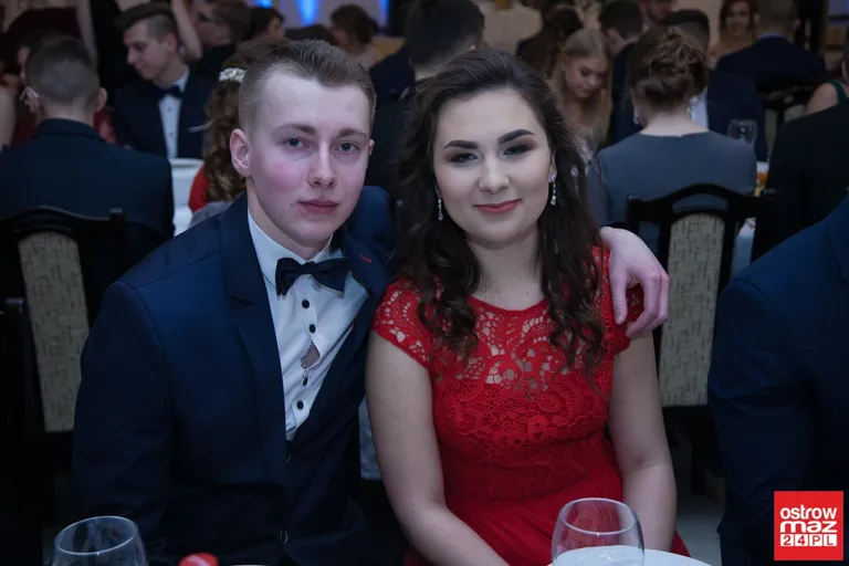 Studniówka maturzystów LO im. M. Kopernika (zdjęcia, wideo)