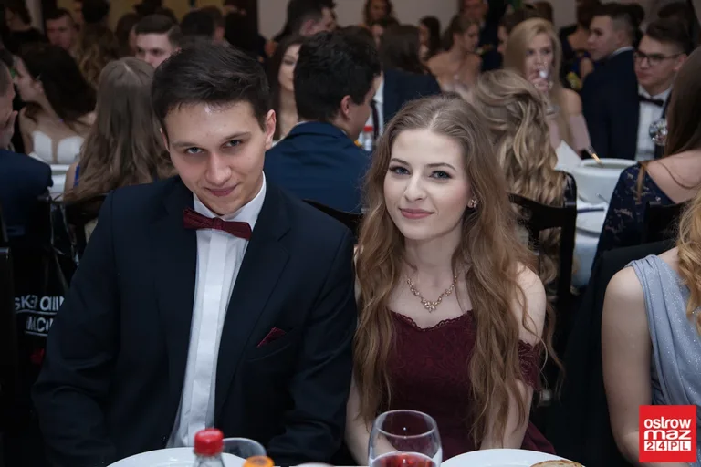 Studniówka maturzystów LO im. M. Kopernika (zdjęcia, wideo)