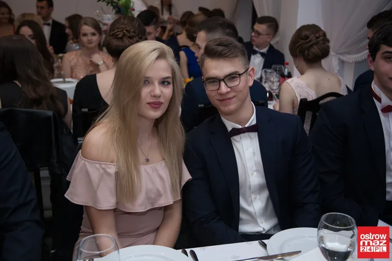 Studniówka maturzystów LO im. M. Kopernika (zdjęcia, wideo)