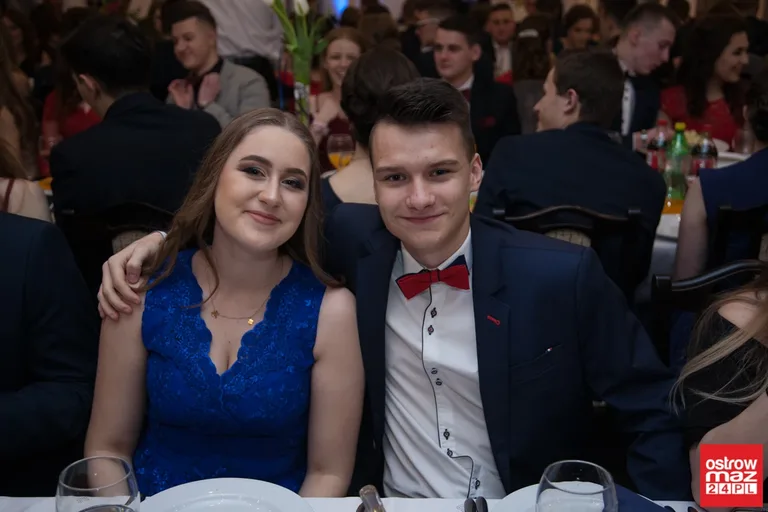 Studniówka maturzystów LO im. M. Kopernika (zdjęcia, wideo)