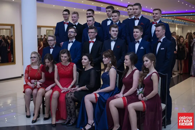 Studniówka maturzystów LO im. M. Kopernika (zdjęcia, wideo)