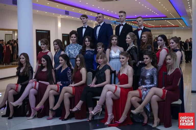 Studniówka maturzystów LO im. M. Kopernika (zdjęcia, wideo)
