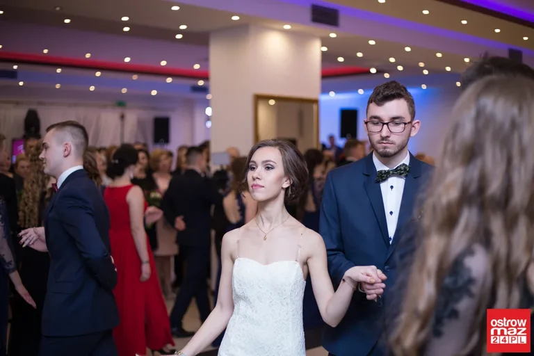 Studniówka maturzystów LO im. M. Kopernika (zdjęcia, wideo)