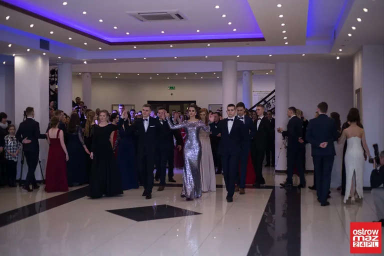 Studniówka maturzystów LO im. M. Kopernika (zdjęcia, wideo)