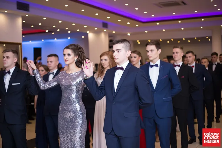 Studniówka maturzystów LO im. M. Kopernika (zdjęcia, wideo)