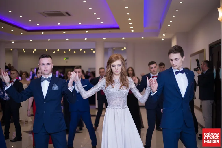 Studniówka maturzystów LO im. M. Kopernika (zdjęcia, wideo)