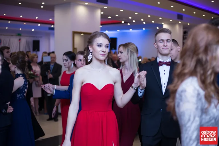 Studniówka maturzystów LO im. M. Kopernika (zdjęcia, wideo)