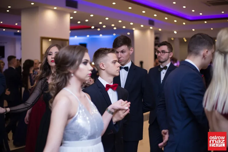 Studniówka maturzystów LO im. M. Kopernika (zdjęcia, wideo)