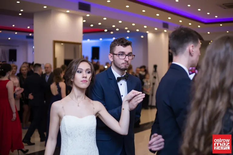 Studniówka maturzystów LO im. M. Kopernika (zdjęcia, wideo)