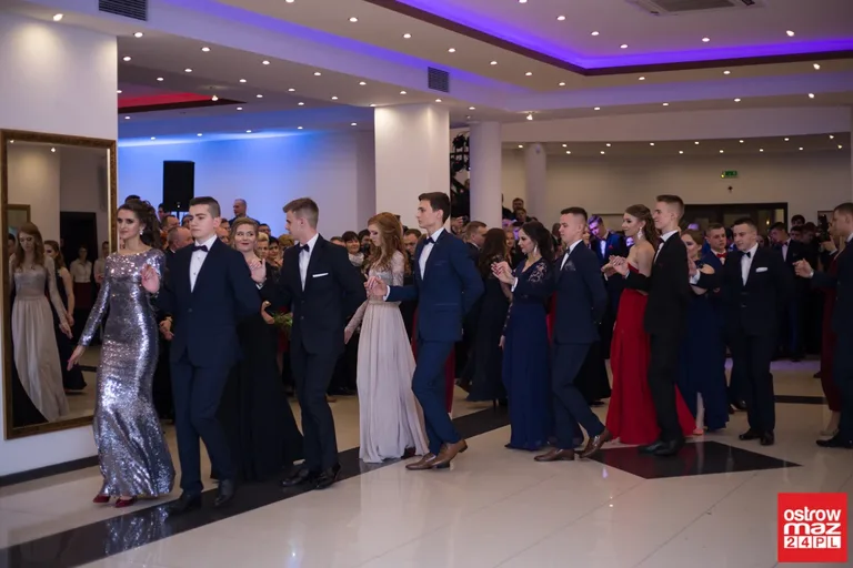 Studniówka maturzystów LO im. M. Kopernika (zdjęcia, wideo)