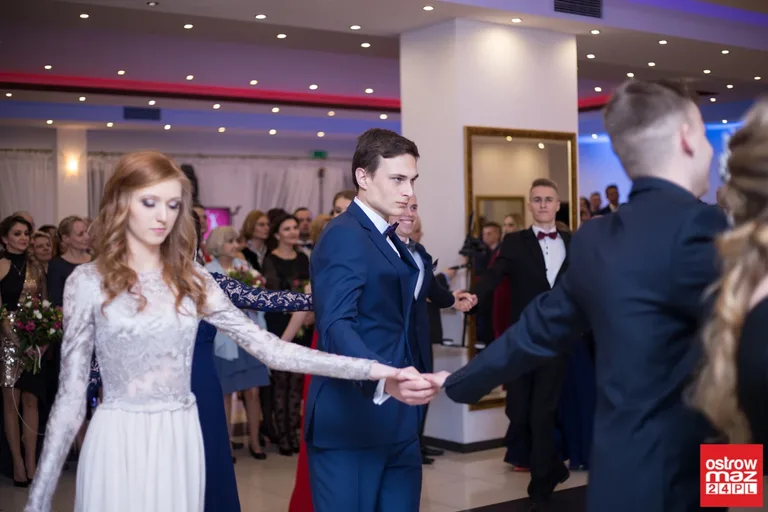 Studniówka maturzystów LO im. M. Kopernika (zdjęcia, wideo)