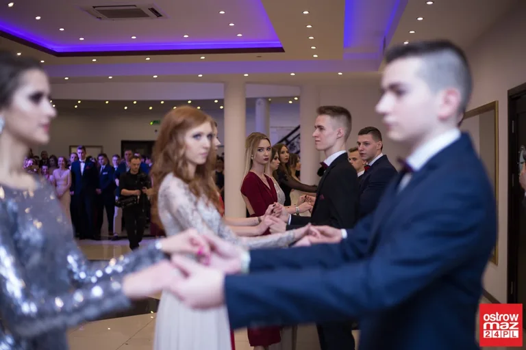 Studniówka maturzystów LO im. M. Kopernika (zdjęcia, wideo)