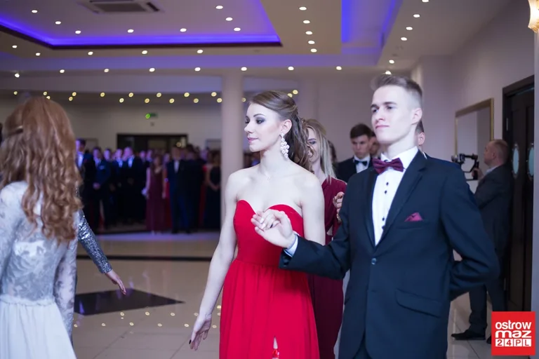 Studniówka maturzystów LO im. M. Kopernika (zdjęcia, wideo)