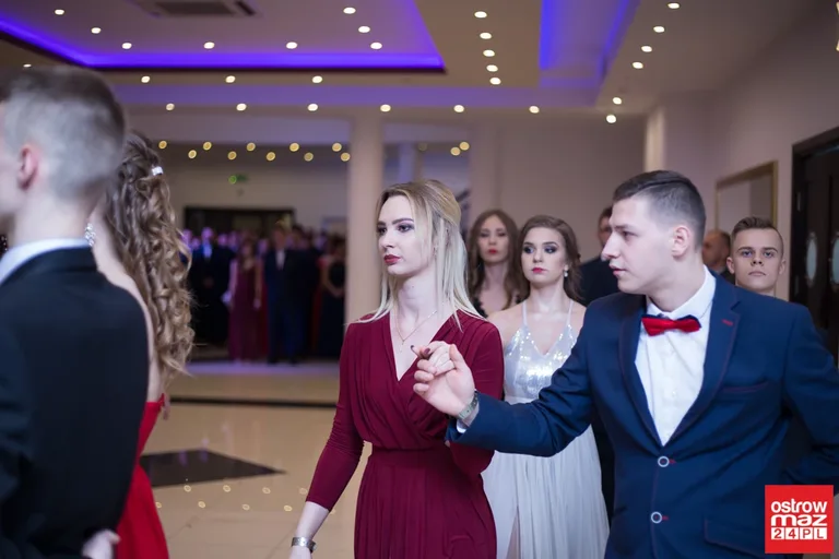 Studniówka maturzystów LO im. M. Kopernika (zdjęcia, wideo)
