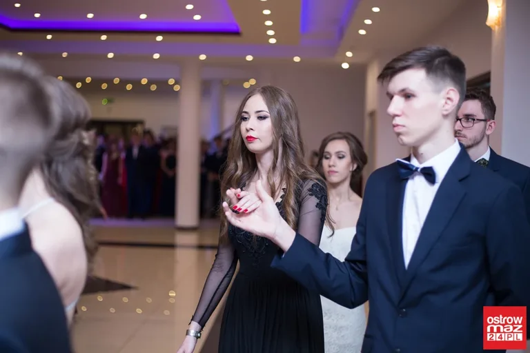 Studniówka maturzystów LO im. M. Kopernika (zdjęcia, wideo)