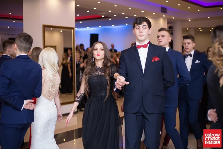 Studniówka maturzystów LO im. M. Kopernika (zdjęcia, wideo)