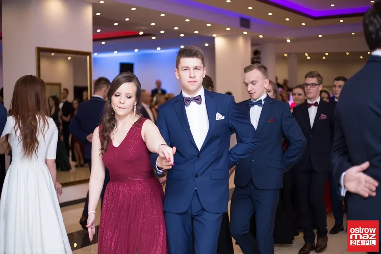 Studniówka maturzystów LO im. M. Kopernika (zdjęcia, wideo)