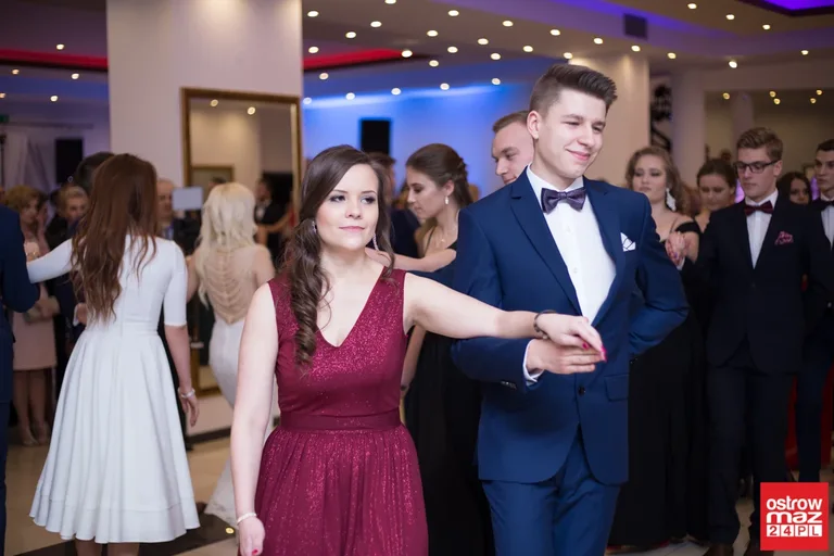 Studniówka maturzystów LO im. M. Kopernika (zdjęcia, wideo)