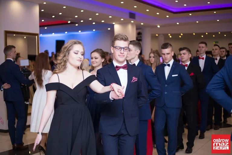 Studniówka maturzystów LO im. M. Kopernika (zdjęcia, wideo)