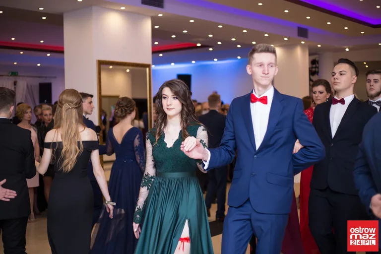 Studniówka maturzystów LO im. M. Kopernika (zdjęcia, wideo)