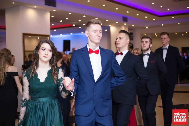 Studniówka maturzystów LO im. M. Kopernika (zdjęcia, wideo)
